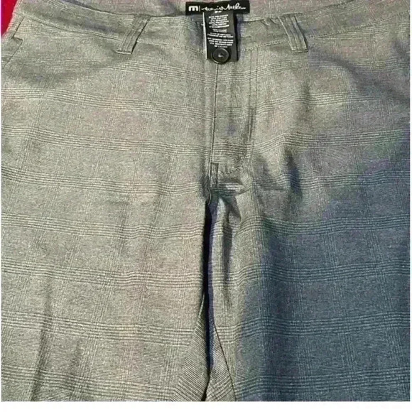 Travis Mathew Shorts Mens 30 black Gray Bermuda Golf Stretch Casual Athletic new - Picture 1 of 3